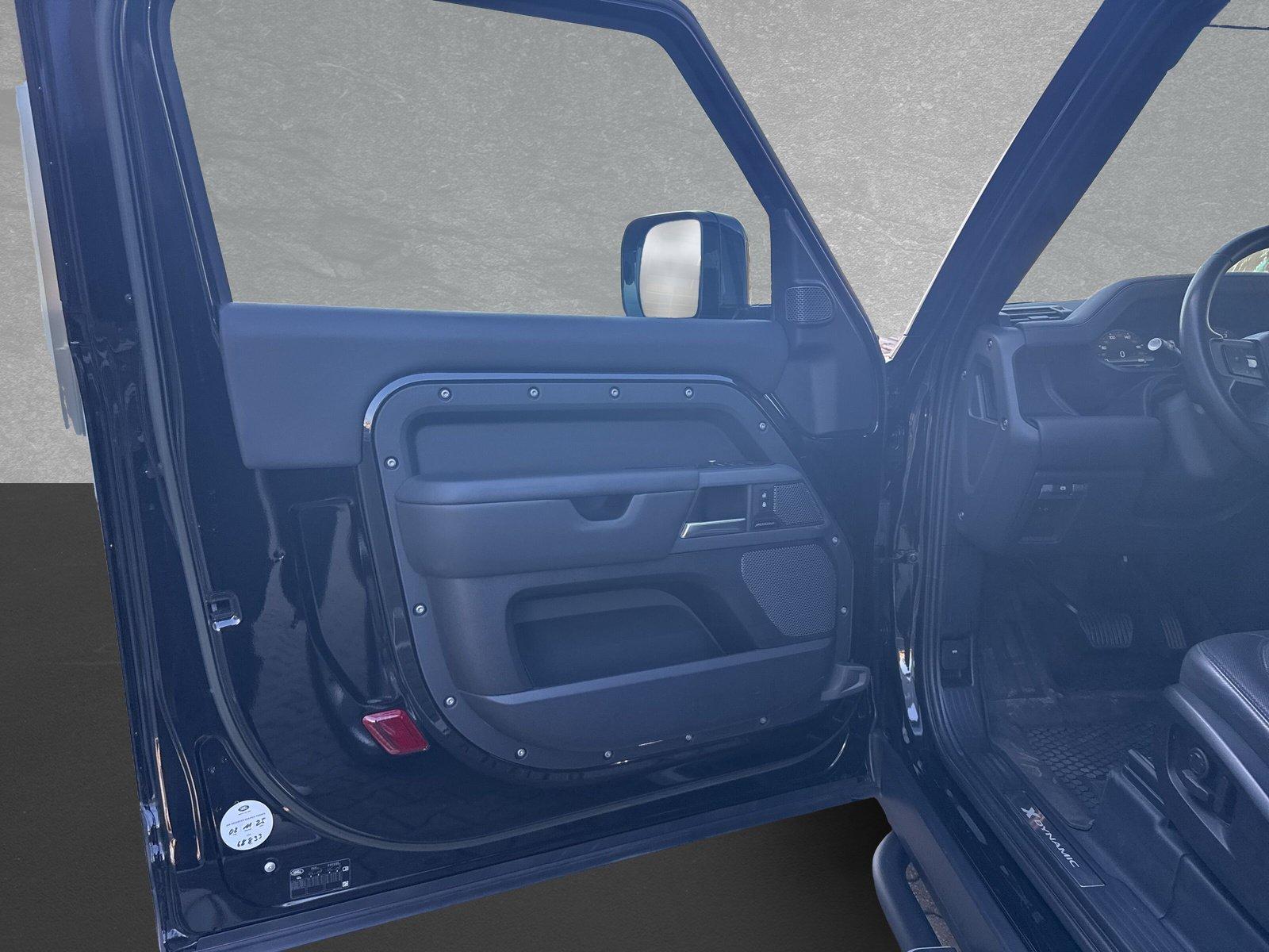 Land Rover Defender 3.0 90 D200 Dynamic HSE