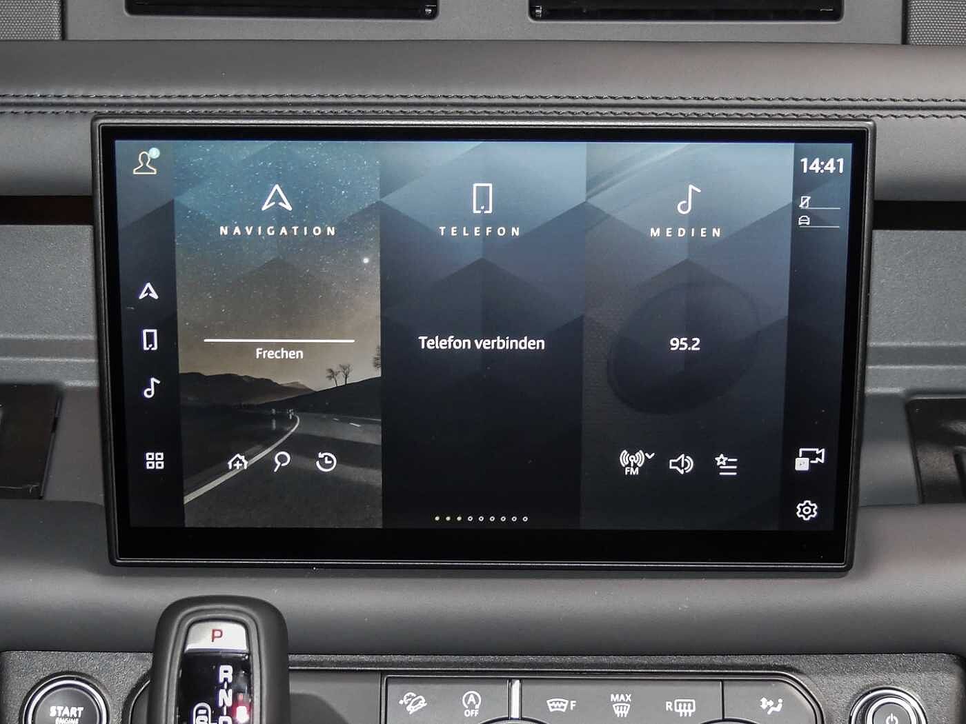 Land Rover Defender 110 Dynamic SE