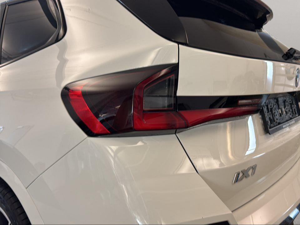 BMW iX1 xDrive30