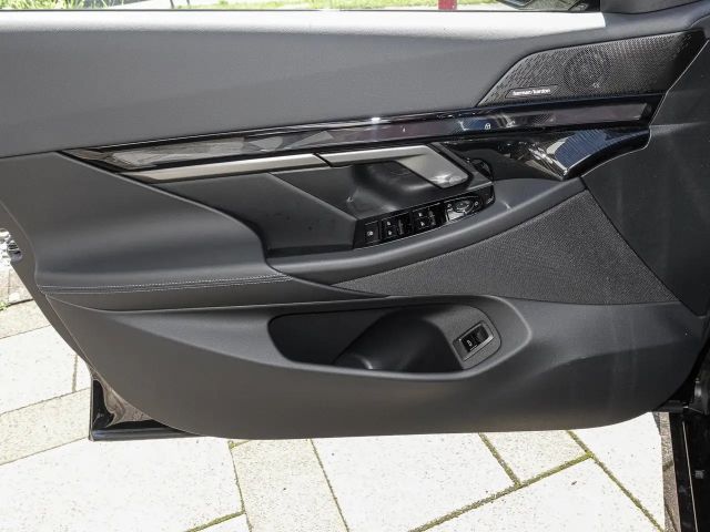 BMW 520 520d M-Sport Sedan