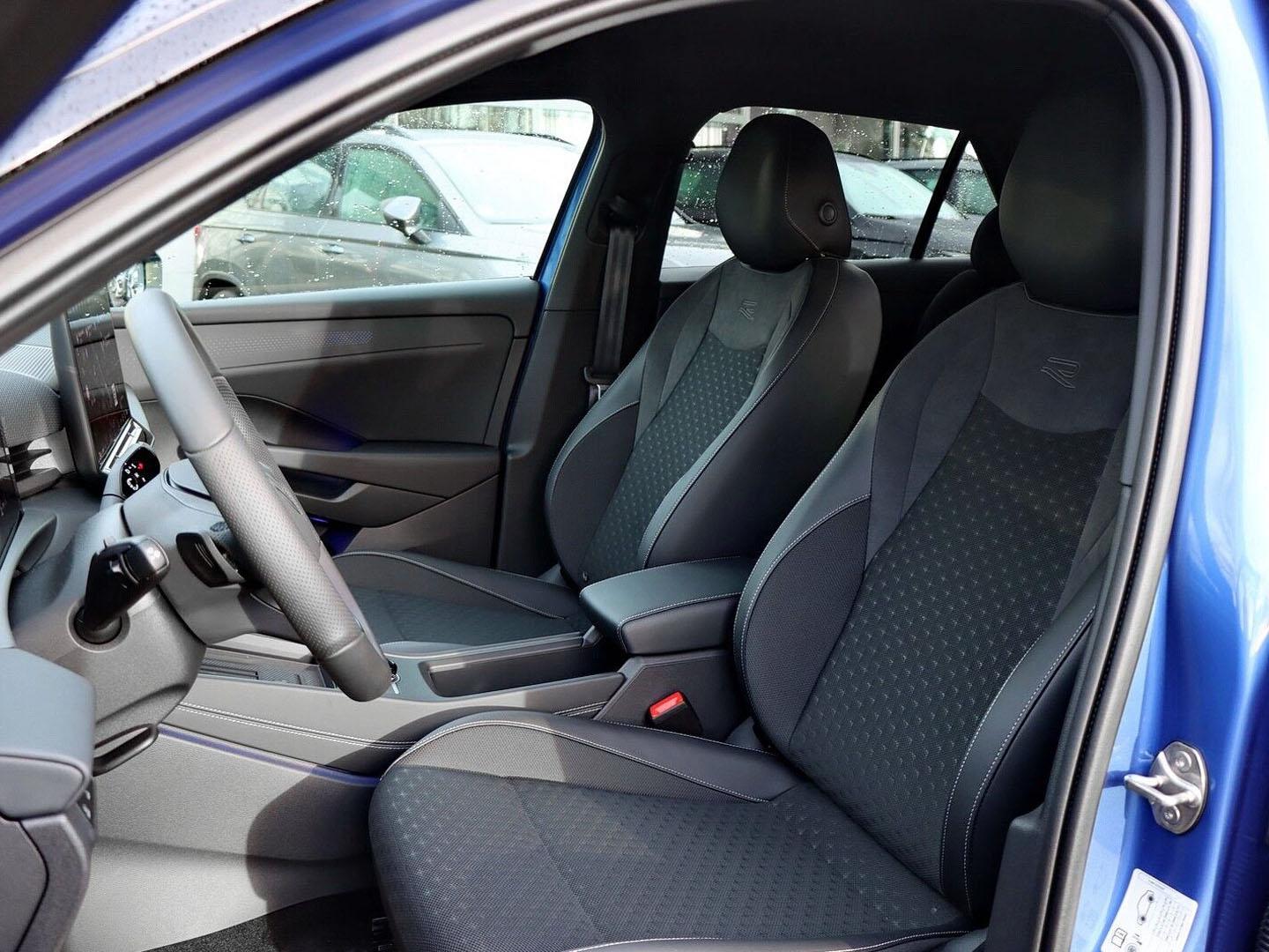 Volkswagen T-Roc 1.5 eTSI DSG IQ.Drive R-Line