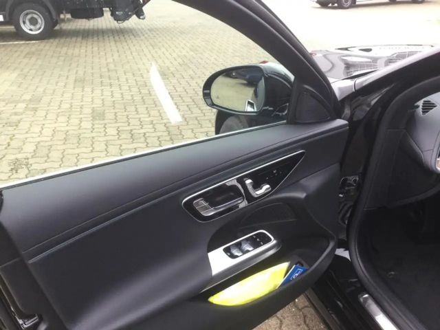 Mercedes-Benz E 200 4MATIC AVANTGARDE Sedan