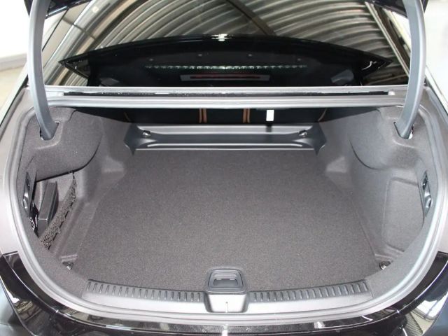 Mercedes-Benz E 200 AMG Line Sedan