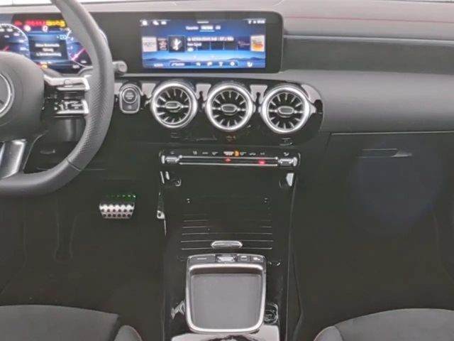 Mercedes-Benz CLA 200 AMG Line Coupé