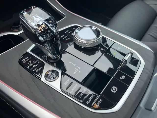 BMW X7 i/HUD/StandHZ/AHK/Panorama/Bowers&Wilkins