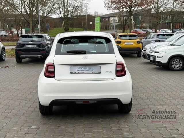 Fiat 500e +Keyless+Klimaaut.+Tempomat+Schildererkennung