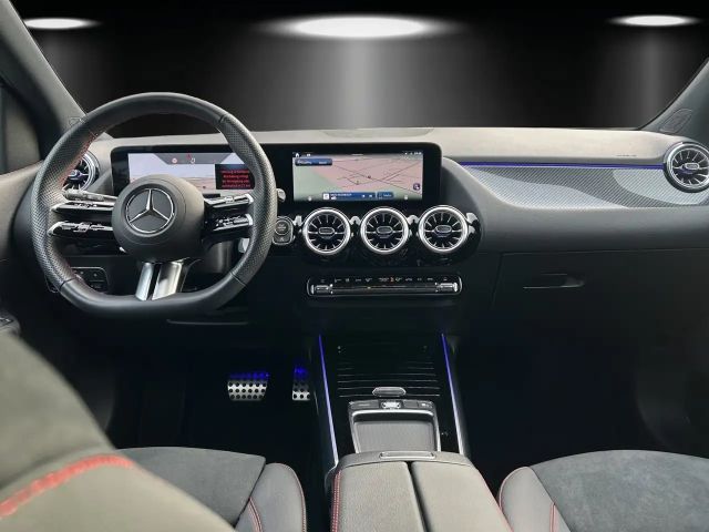 Mercedes-Benz B 220 4MATIC AMG Line Sedan