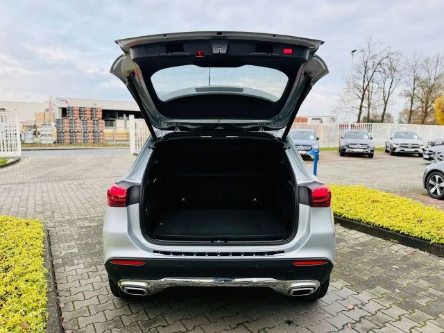 Mercedes-Benz GLA 200 Progressive Sedan