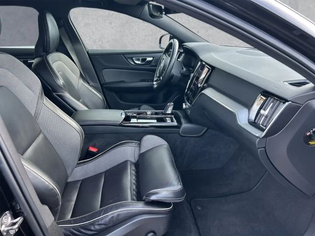 Volvo V60 AWD R-Design Recharge T6