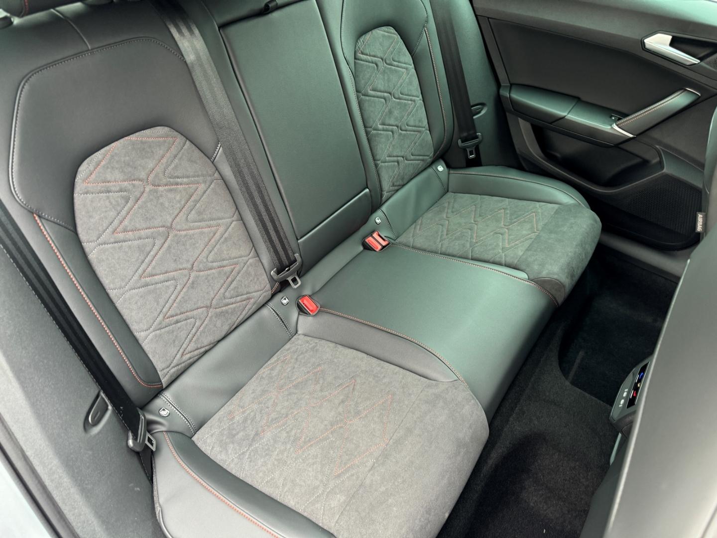 Seat Leon 1.5 eTSI DSG FR-lijn Plus Sportstourer