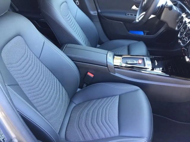 Mercedes-Benz A 200 A 200 d Progressive