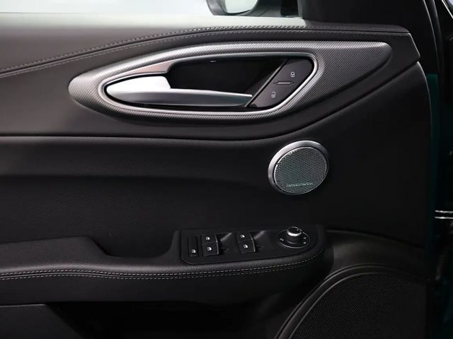 Alfa Romeo Giulia AT8 Q4 Veloce