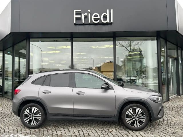 Mercedes-Benz GLA 200 Progr. Night AHK Multibeam Distro. Magno