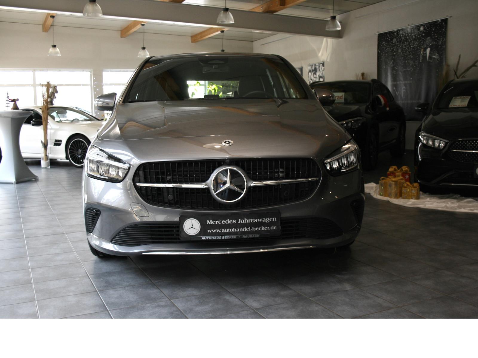 Mercedes-Benz B 180 Sedan