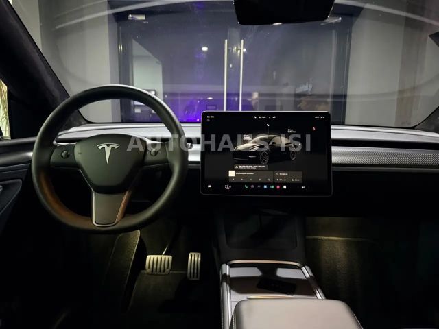 Tesla Model Y AWD Dual Motor Performance