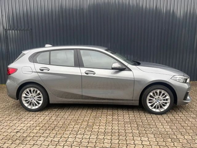 BMW 118 118i 5-deurs Sedan