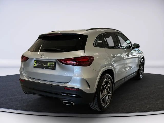 Mercedes-Benz GLA 180 AMG Line
