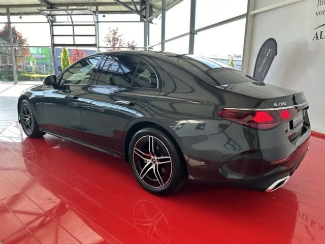 Mercedes-Benz E 200 AMG Line Sedan