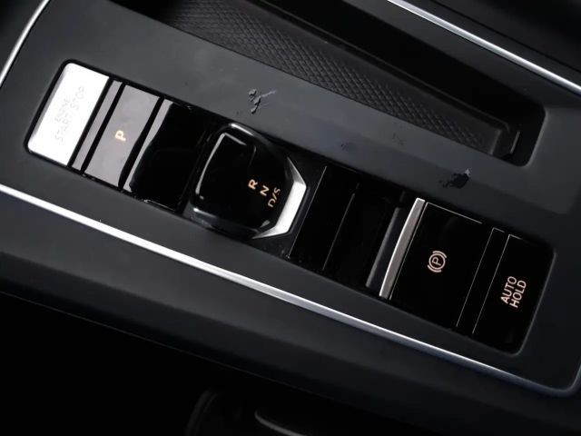 Volkswagen Golf 1.5 eTSI DSG R-Line Style