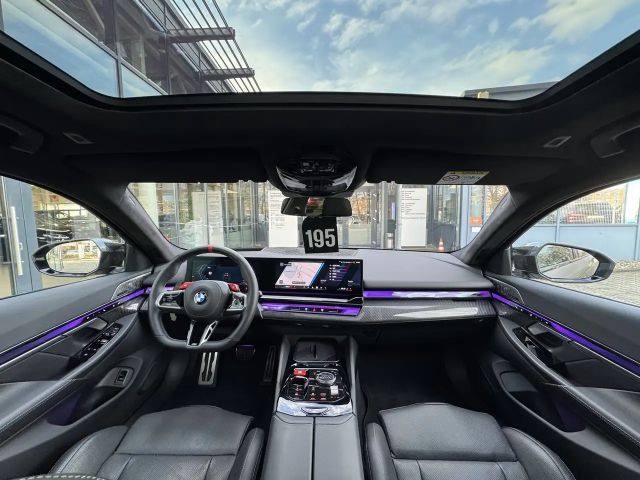 BMW M5 Touring Keramik PANO B&W M-Drivers-P AHK 0,5%