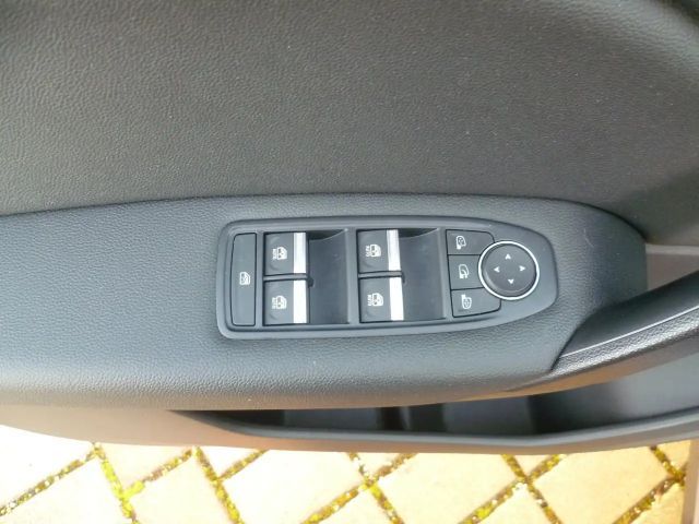 Renault Captur EDC Intens TCe 140