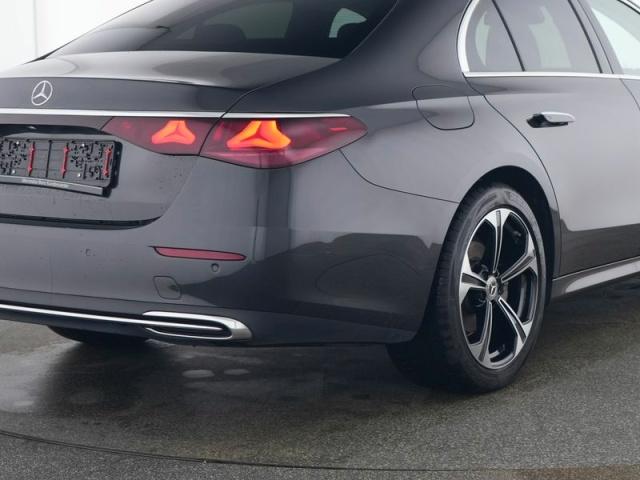 Mercedes-Benz E 200 AVANTGARDE Sedan