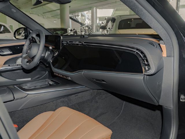 Mercedes-Benz E 200 4MATIC Sedan