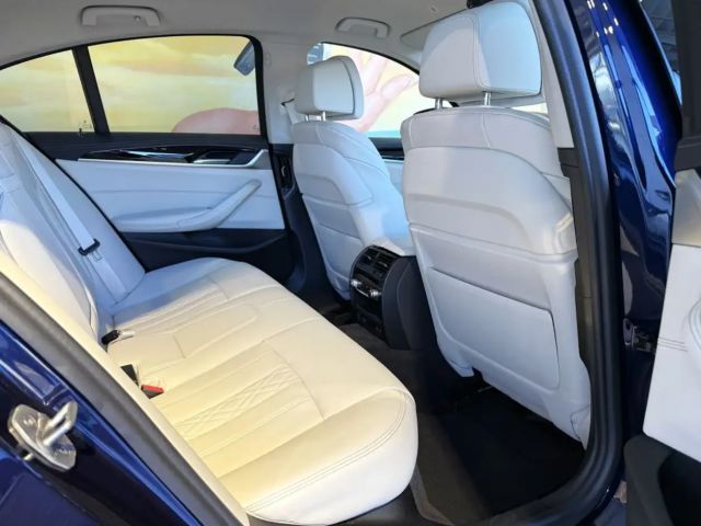 BMW 530 530d Luxury Line Sedan xDrive