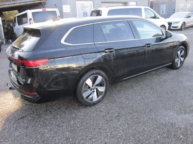 Volkswagen Passat 1.5 eTSI Business Variant