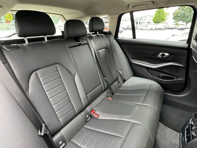 BMW 330 330e Touring xDrive