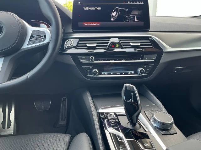 BMW 540 540d M-Sport Touring xDrive