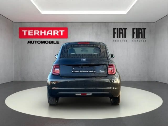 Fiat 500e La Prima