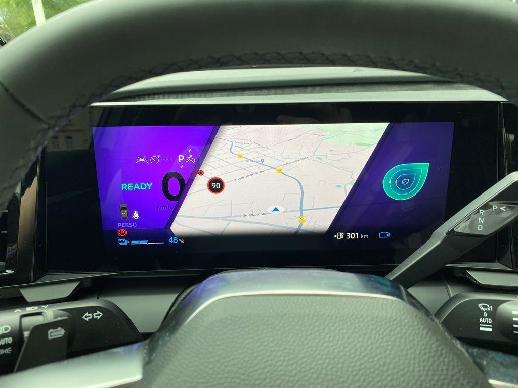 Renault Scenic E-Tech Iconic