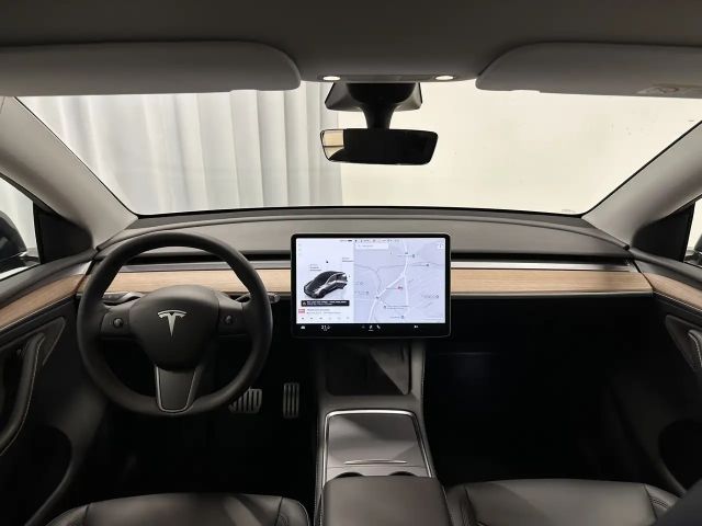 Tesla Model Y AWD Performance