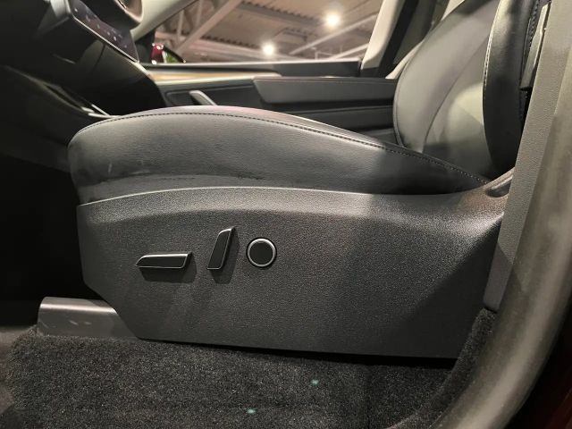 Tesla Model Y RWD Standard Range