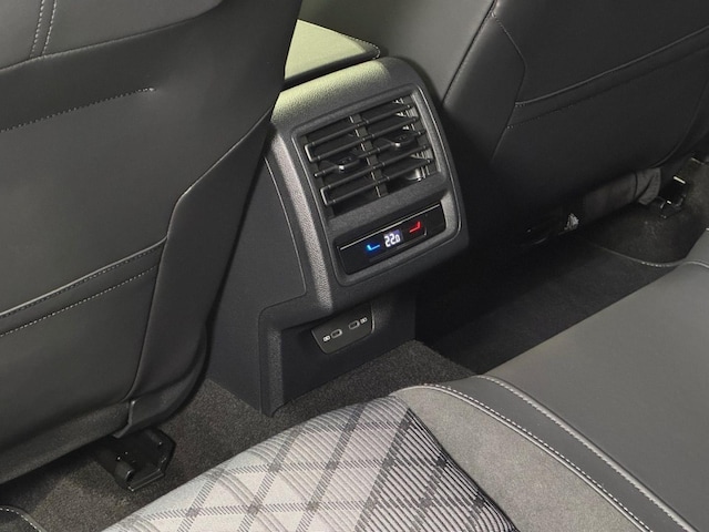 Volkswagen Golf 1.5 eTSI DSG R-Line