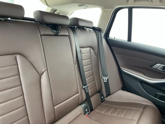 BMW 330 330e Touring xDrive