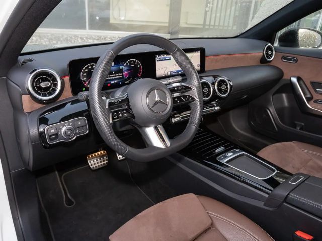 Mercedes-Benz A 200 Limousine Pano SpurW W-Paket S-Sitz LED