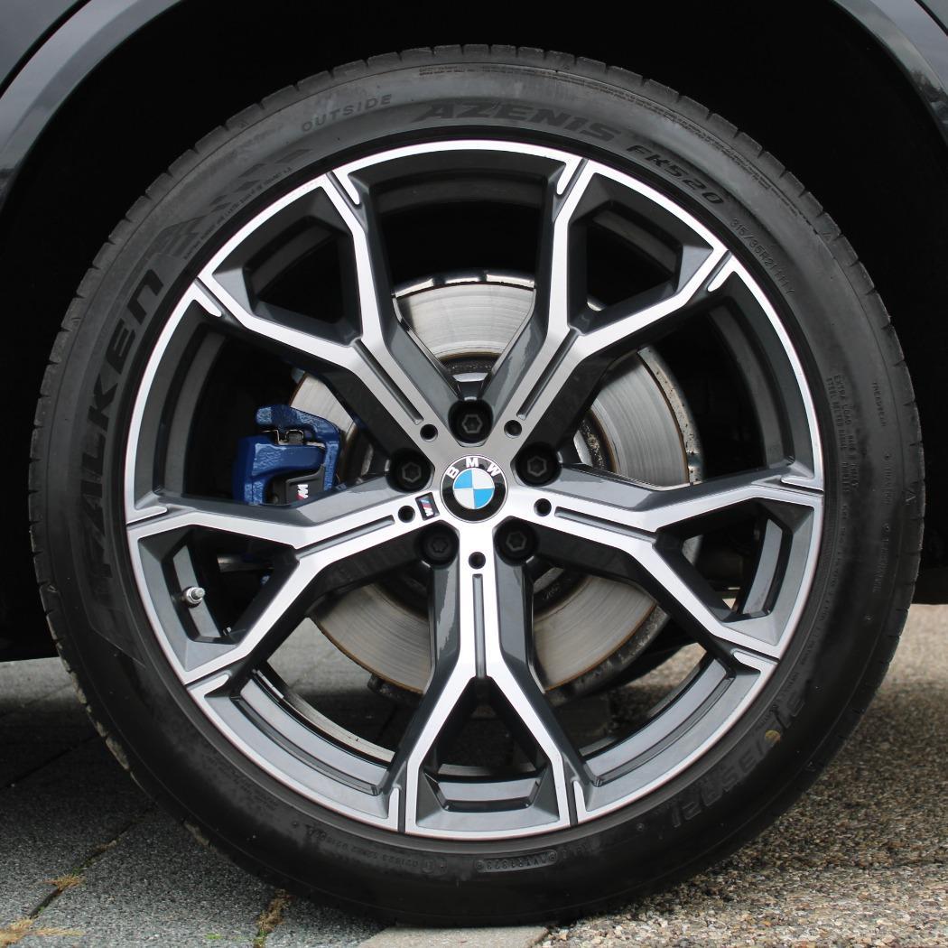 BMW X5 M50i