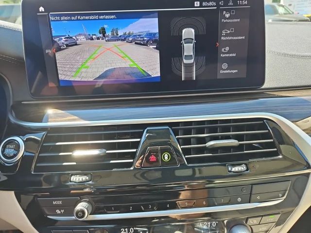 BMW 540 540i Luxury Line Sedan xDrive