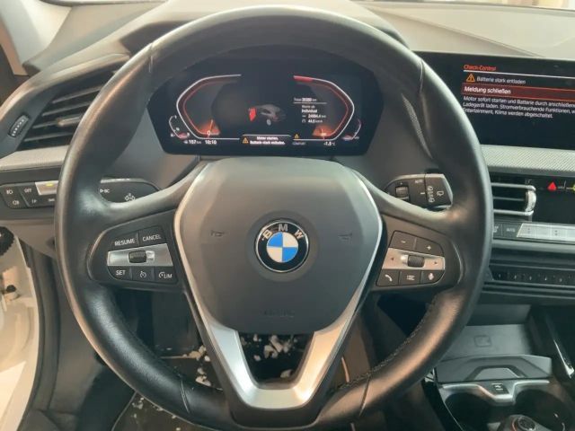 BMW 118 118i Luxury Line Sedan