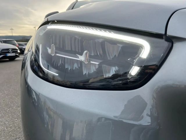 Mercedes-Benz E 220 AVANTGARDE E 220 d Estate