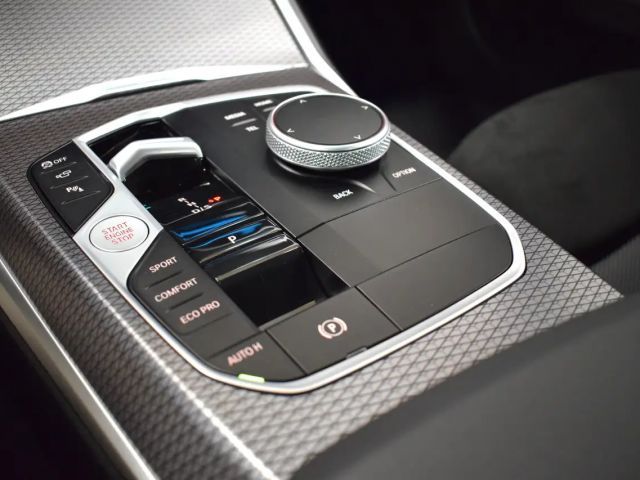 BMW 320 320d M-Sport Sedan