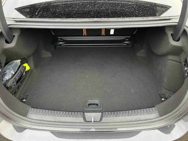 Mercedes-Benz E 200 AMG Line Sedan