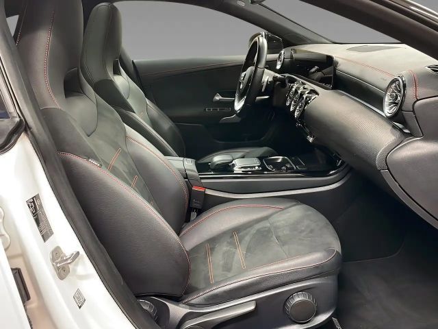 Mercedes-Benz CLA 200 AMG Line Coupé