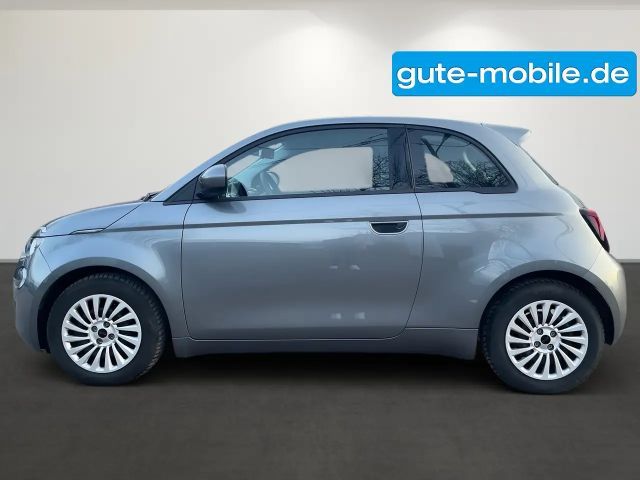 Fiat 500e Action
