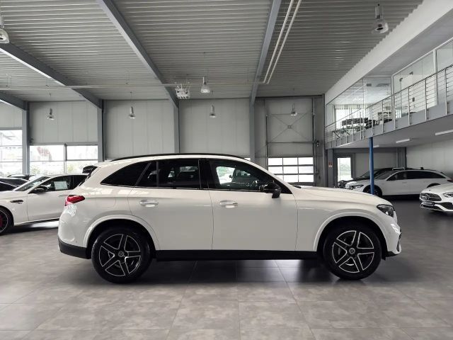 Mercedes-Benz GLC 200 4MATIC AMG Line Premium