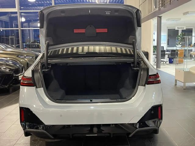 BMW 520 520d M-Sport Sedan