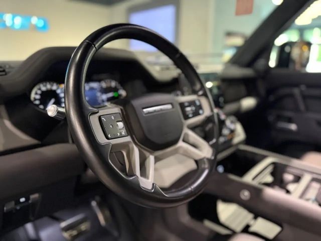 Land Rover Defender 110 Black Pack