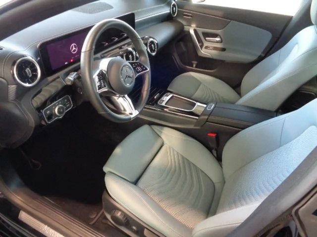 Mercedes-Benz CLA 180 LED,AHK,NAVI,KAMERA,NP:49.189,-EURO